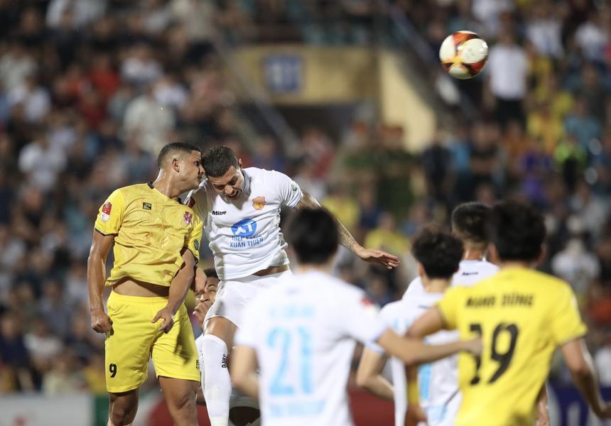 Vòng 20 V-League 2023/24: Top đầu "rủ nhau" thất bại, SLNA khiến cuộc đua trụ hạng căng thẳng - Ảnh 3.