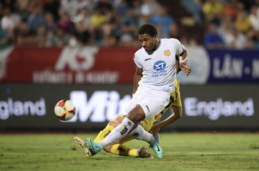 Vòng 20 V-League 2023/24: Top đầu "rủ nhau" thất bại, SLNA khiến cuộc đua trụ hạng căng thẳng - Ảnh 2.