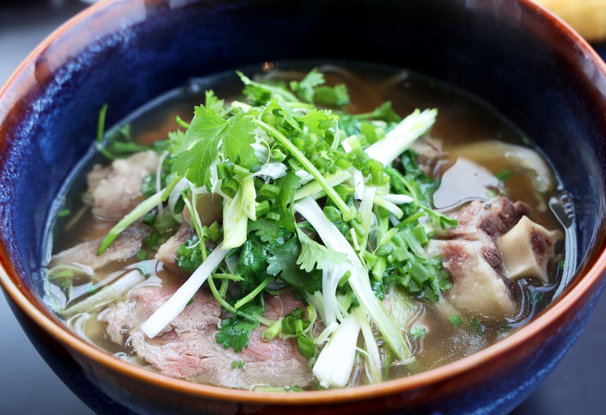 Thưởng thức 'Phở chọc trời' trên tòa nhà cao nhất Việt Nam - Ảnh 1.