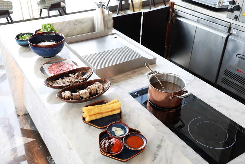 Thưởng thức 'Phở chọc trời' trên tòa nhà cao nhất Việt Nam - Ảnh 3.