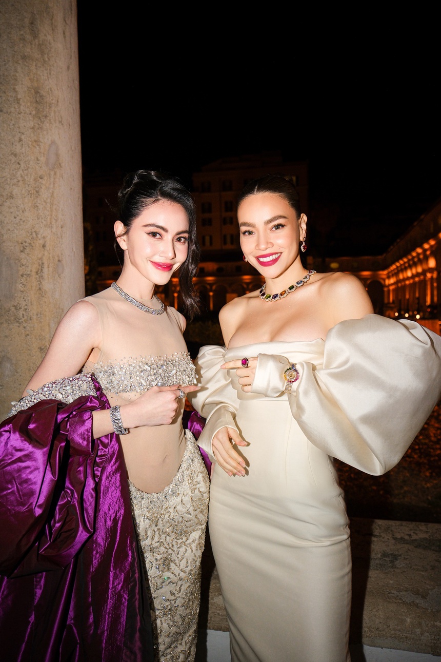 Hồ Ngọc Hà đọ sắc Thư Kỳ, Mai Davika ở Rome   - Ảnh 2.