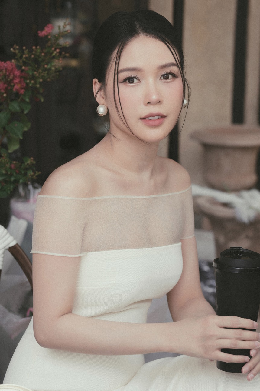 Sam khoe dáng nuột sau 3 tháng sinh, về lại cân nặng ban đầu - Ảnh 2.