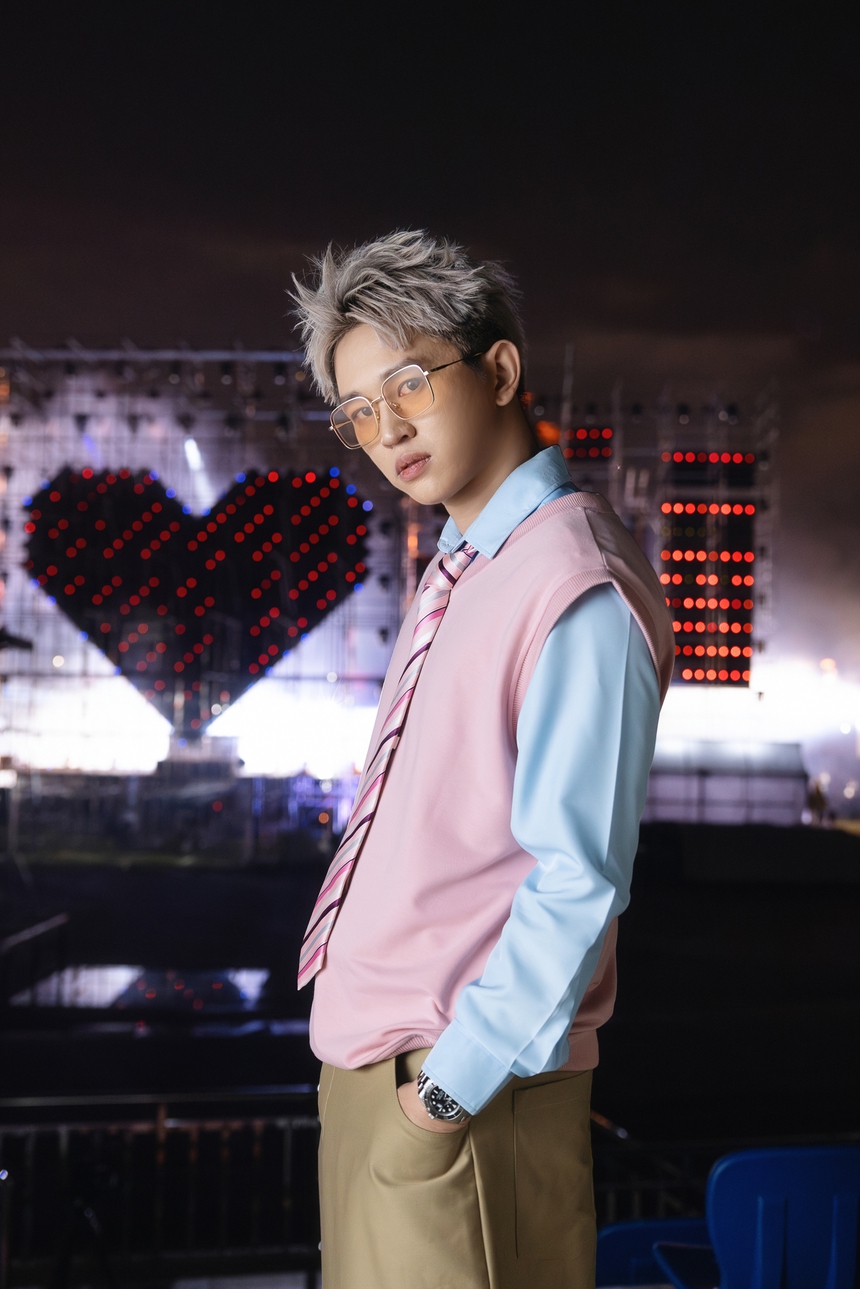 Bài hát ra mắt 3 năm trước của B Ray “gây bão" MXH xứ Trung - Ảnh 1.