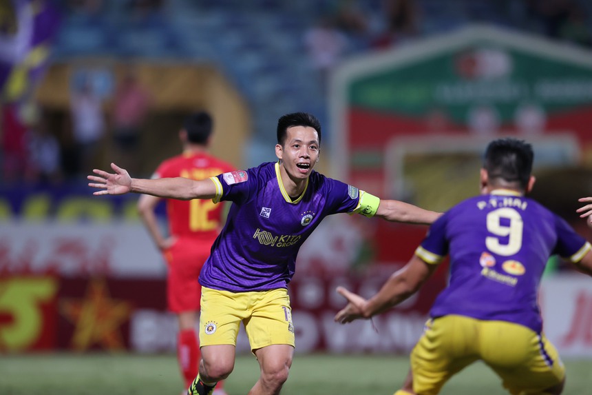 Tin nóng bóng đá Việt 23/5: HLV Polking gia nhập CLB CAHN hôm nay, CĐV Việt Nam tiếc cho Công Phượng - Ảnh 4.