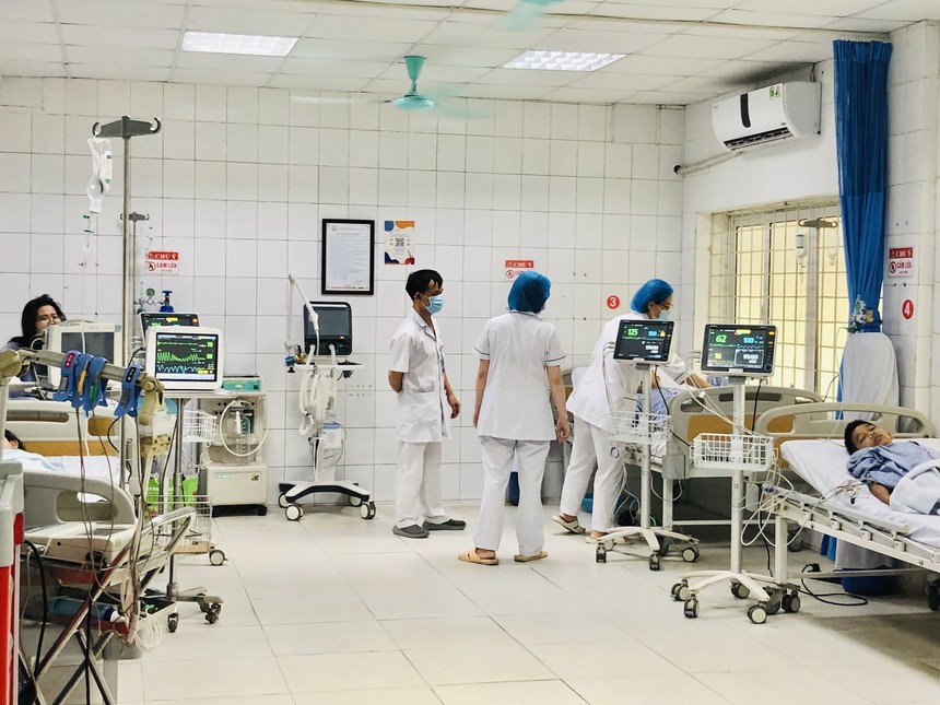 Vụ cháy tại Cầu Giấy, Hà Nội: Sức khỏe 6 nạn nhân đang cấp cứu tại bệnh viện chuyển biến tích cực - Ảnh 3. Vụ cháy tại Cầu Giấy, Hà Nội: Sức khỏe 6 nạn nhân đang cấp cứu tại bệnh viện chuyển biến tích cực - Ảnh 3.