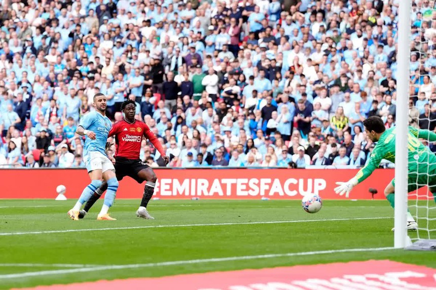 Điểm nhấn Man City 1-2 MU: 'Quỷ đỏ' được cứu rỗi, nhưng Ten Hag thì sao? - Ảnh 3.