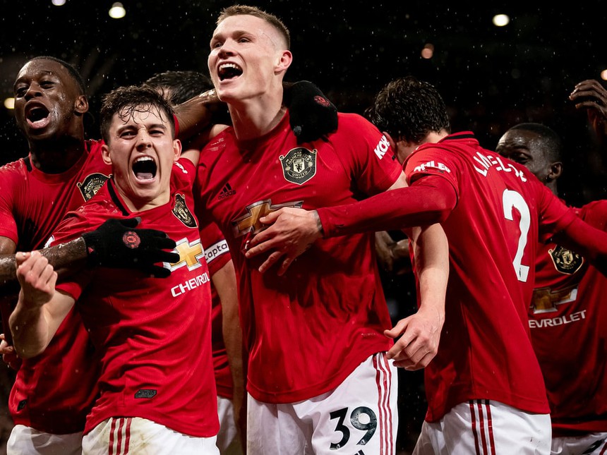 Thủ môn Ederson mắc sai lầm 'không thể chấp nhận' khiến Man City thua đau MU - Ảnh 4.