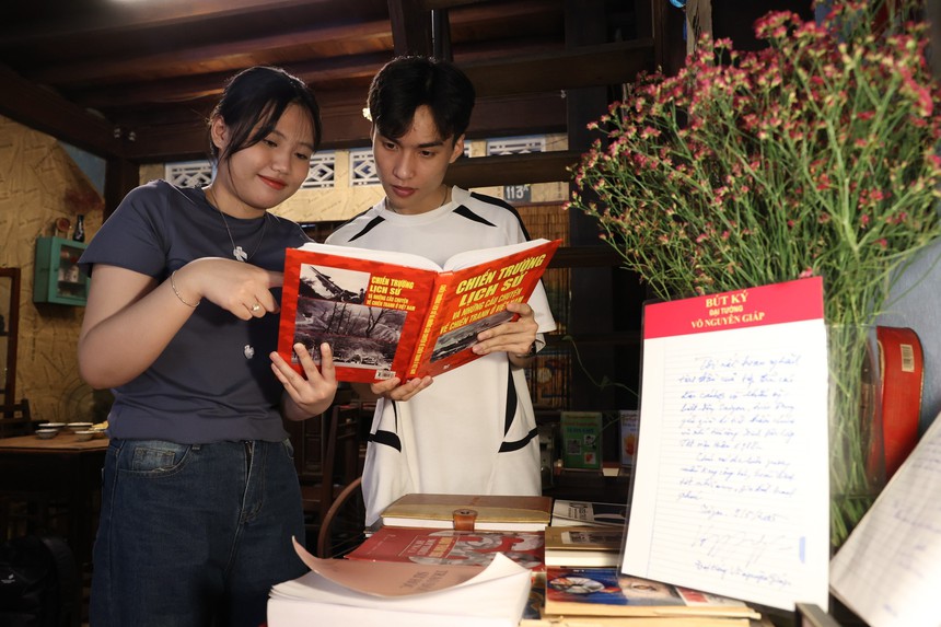 Độc đáo quán cà phê có căn hầm bí mật của các chiến sĩ Biệt động Sài Gòn - Ảnh 3.