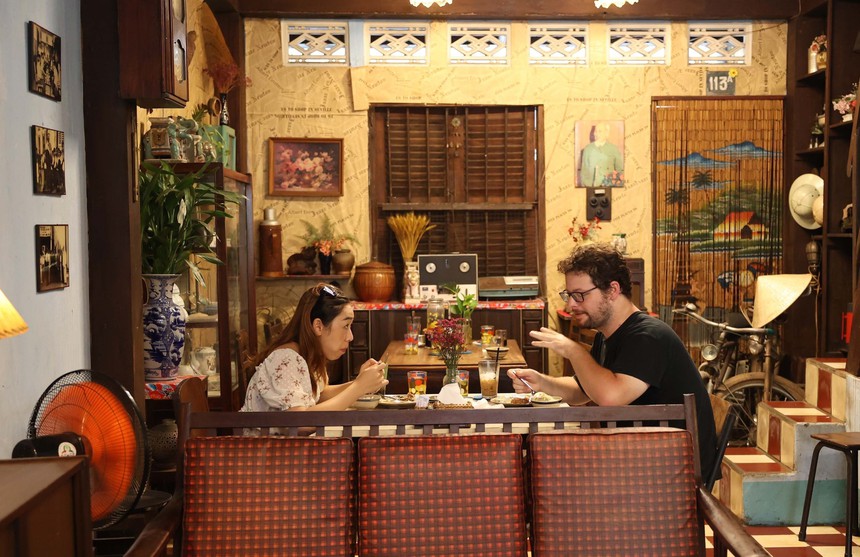 Độc đáo quán cà phê có căn hầm bí mật của các chiến sĩ Biệt động Sài Gòn - Ảnh 6.