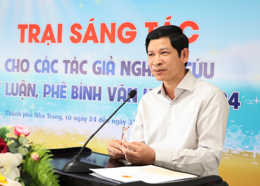 Khai mạc Trại sáng tác lý luận, phê bình văn học năm 2024 - Ảnh 1. Khai mạc Trại sáng tác lý luận, phê bình văn học năm 2024 - Ảnh 1.