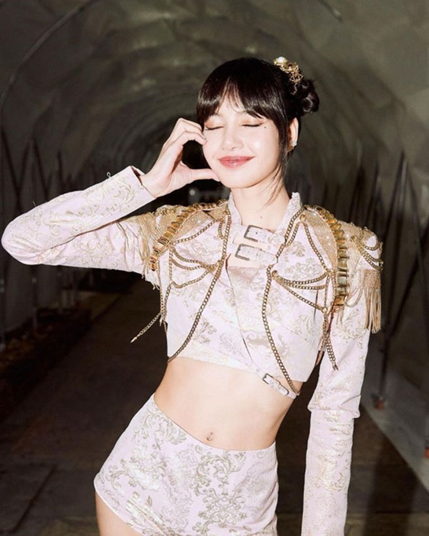 Lisa Blackpink là nghệ sĩ solo K-pop đầu tiên có bài hát vượt 1 tỷ lượt xem trên cả YouTube và Spotify - Ảnh 1.