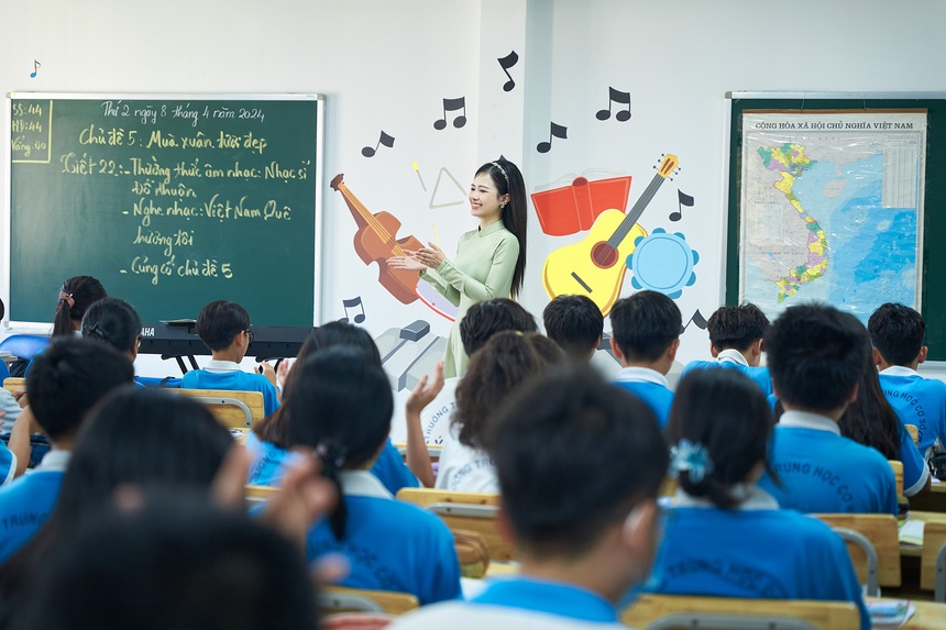 Dương Hoàng Yến - Khắc Việt lan toả tình yêu nước thời hiện đại
- Ảnh 1. Dương Hoàng Yến - Khắc Việt lan toả tình yêu nước thời hiện đại
- Ảnh 1.