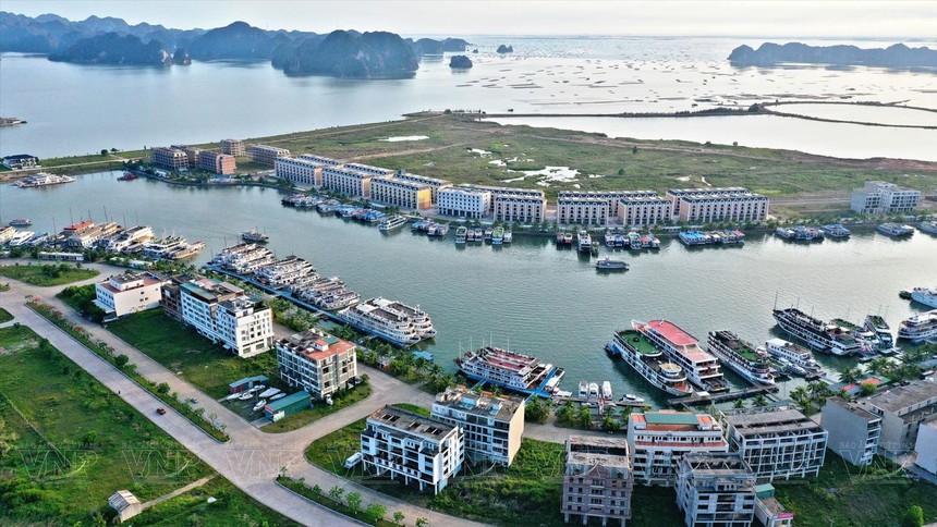 Việc thu phí dịch vụ vui chơi trên bãi tắm Tuần Châu là đúng quy định  - Ảnh 1.