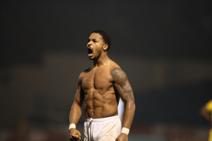 "Siêu nhân" Rafaelson đưa Nam Định đến chức vô địch V-League - Ảnh 3. "Siêu nhân" Rafaelson đưa Nam Định đến chức vô địch V-League - Ảnh 3.