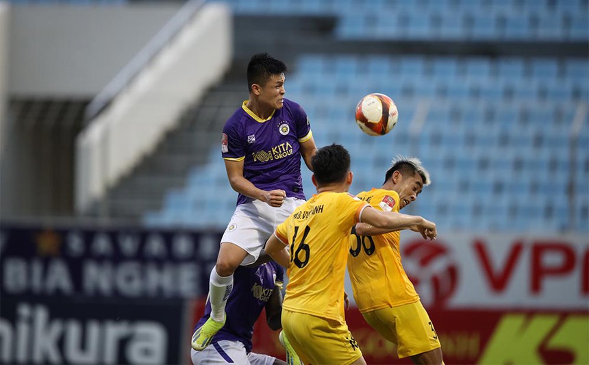 Văn Quyết, Tuấn Hải giúp Hà Nội FC thêm "muối" cho cuộc đua vô địch - Ảnh 1. Văn Quyết, Tuấn Hải giúp Hà Nội FC thêm "muối" cho cuộc đua vô địch - Ảnh 1.