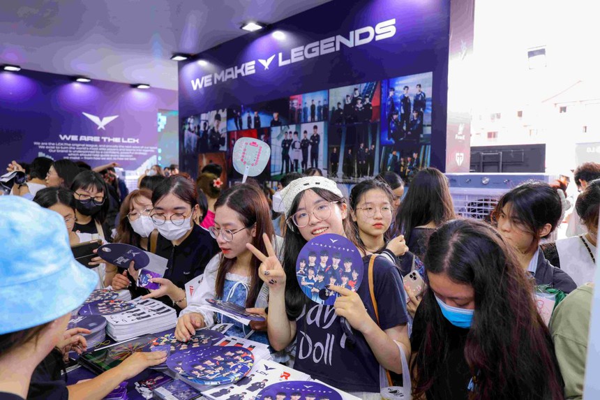 Dàn sao Hàn cùng hàng vạn tín đồ Hallyu khuynh đảo "Trung tâm Hàn Quốc mới tại Hà Nội" - Ảnh 8.