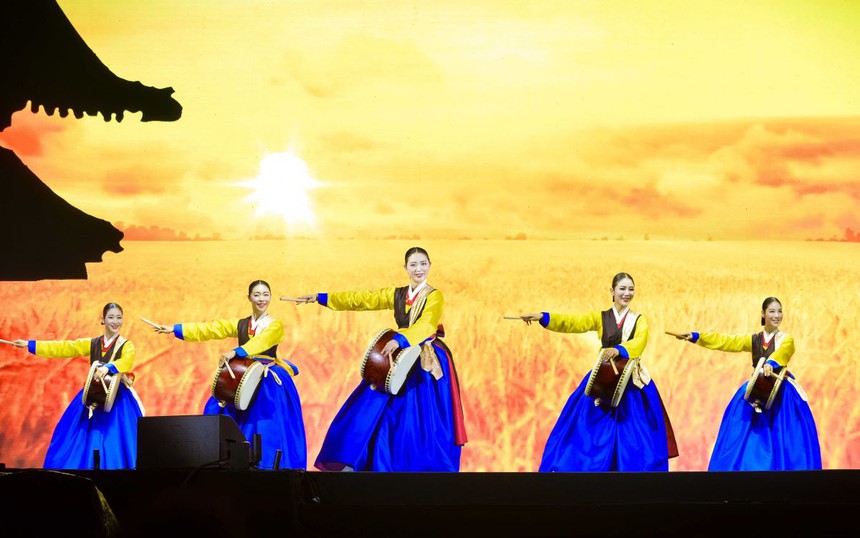 Dàn sao Hàn cùng hàng vạn tín đồ Hallyu khuynh đảo "Trung tâm Hàn Quốc mới tại Hà Nội" - Ảnh 6.