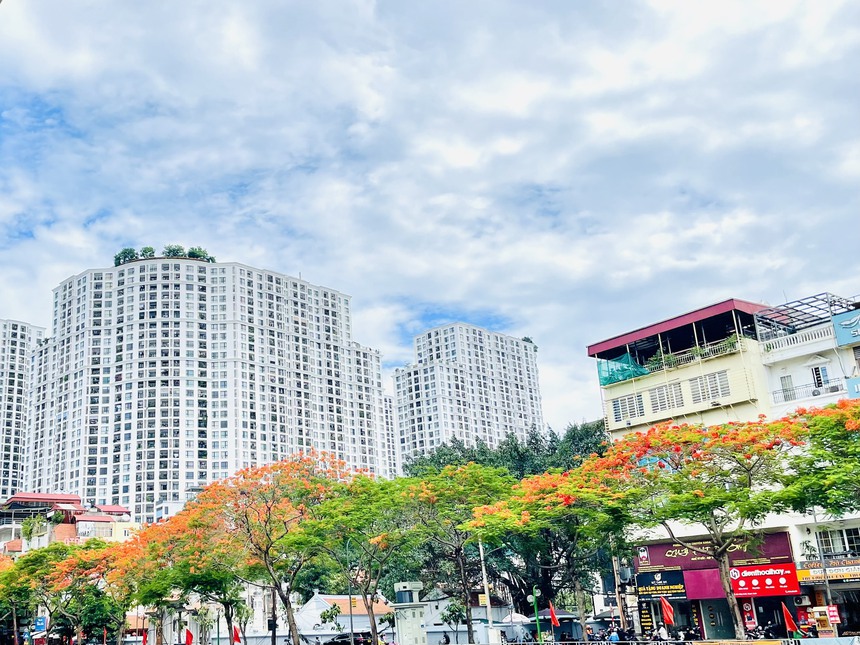 Bắc Bộ ngày nắng nóng, chiều tối cục bộ có mưa to đến rất to - Ảnh 1.