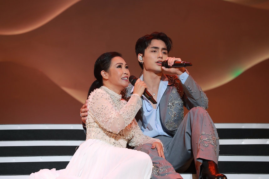 Phương Thanh khóc nức nở sau 17 năm mới làm liveshow riêng - Ảnh 5.