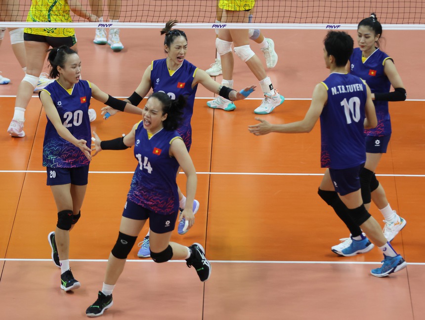Bích Tuyền chơi xuất sắc trong màu áo tuyển bóng chuyền nữ Việt Nam ở AVC Challenge Cup 2024