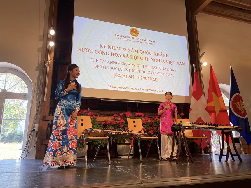 Nghệ sĩ Minh Trang & vai trò kết nối nhạc dân tộc với thế giới - Ảnh 1.