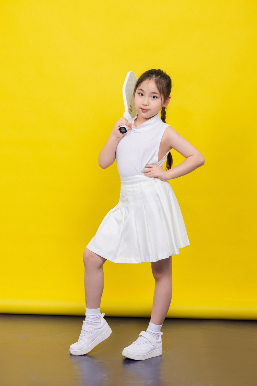 Mẫu nhí Kim Gia Hân rạng rỡ trong bộ ảnh chào mừng Quốc tế Thiếu Nhi - Ảnh 1.