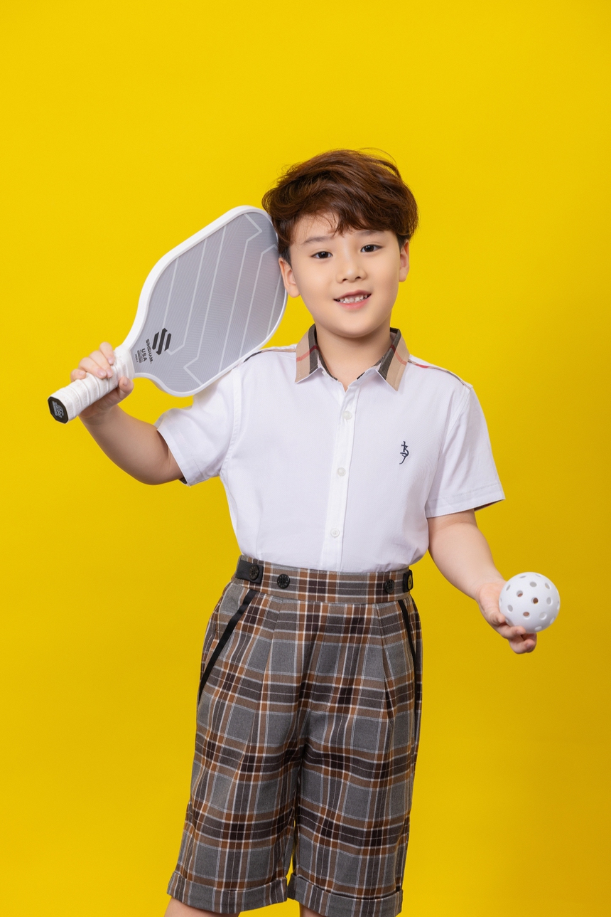 Tuấn Khải - Cậu út nhà XuanLan's Academy chào mừng ngày Quốc tế Thiếu Nhi 1/6 với xu hướng thời trang Xuân Hè 2024 - Ảnh 1.