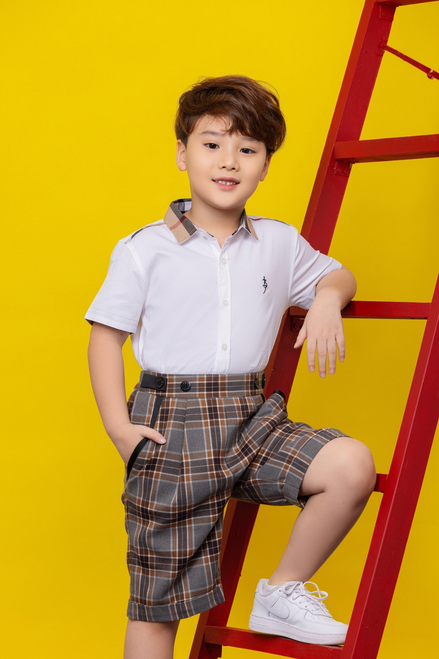 Tuấn Khải - Cậu út nhà XuanLan's Academy chào mừng ngày Quốc tế Thiếu Nhi 1/6 với xu hướng thời trang Xuân Hè 2024 - Ảnh 2.