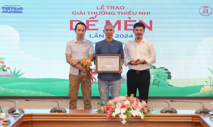 Lễ trao giải thưởng Thiếu nhi Dế Mèn lần 5 - 2024: Vinh danh "Hiệp sĩ Dế Mèn" - nhà văn Lý Lan - Ảnh 4.