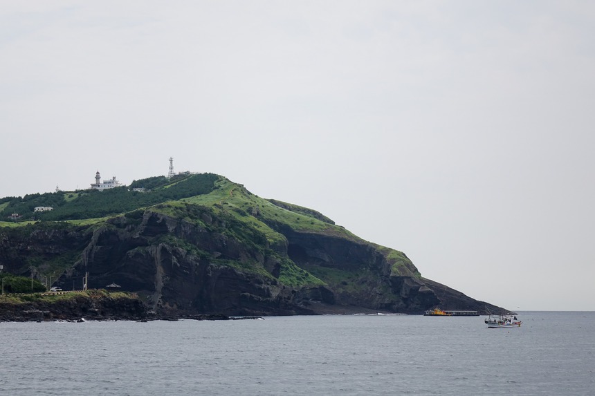 Du khách Trung Quốc và Nhật Bản đổ xô đến Busan và đảo Jeju  - Ảnh 3.