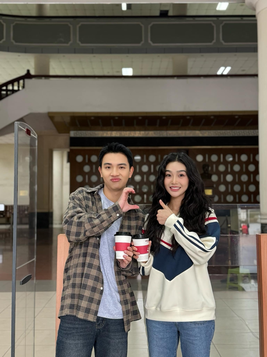 Nhan sắc xinh đẹp của 2 nữ diễn viên trẻ trong 'Những nẻo đường gần xa' khiến khán giả điêu đứng - Ảnh 5.