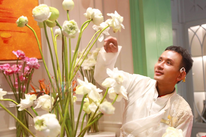 Nghệ nhân hoa Hoàng Khánh làm show kỷ niệm 25 năm gắn bó với hoa - Ảnh 3.