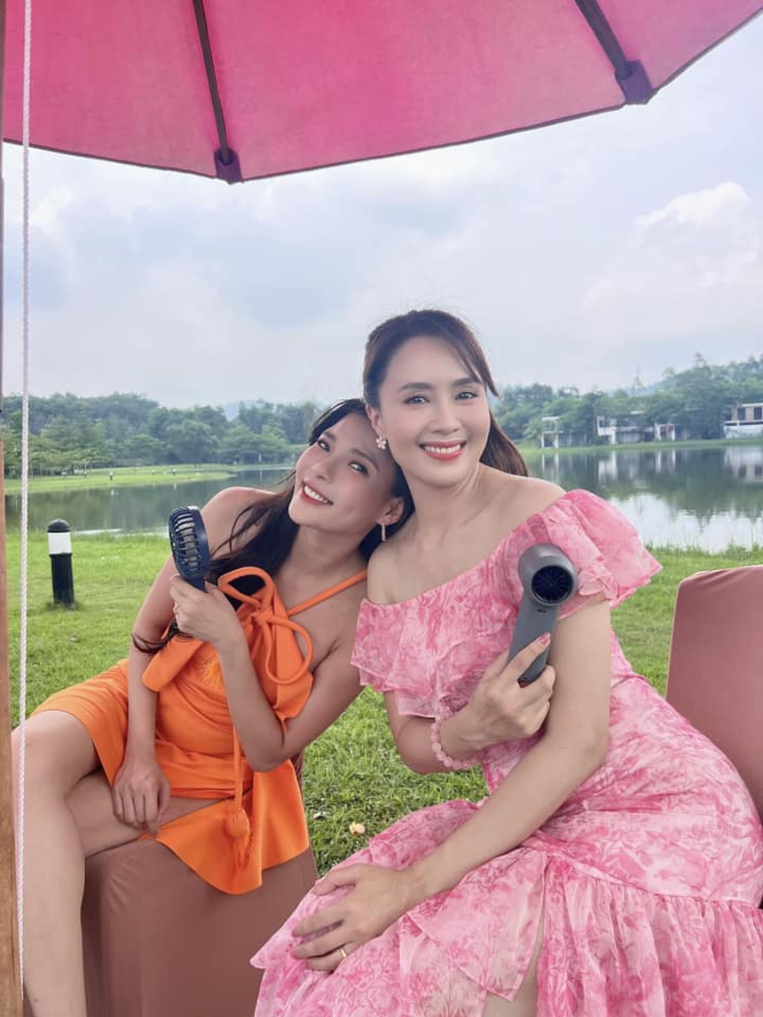 Hồng Diễm xả vai, Trương Thanh Long và Quang Sự ngậm ngùi chia tay 'Trạm cứu hộ trái tim' - Ảnh 4. Hồng Diễm xả vai, Trương Thanh Long và Quang Sự ngậm ngùi chia tay 'Trạm cứu hộ trái tim' - Ảnh 4.