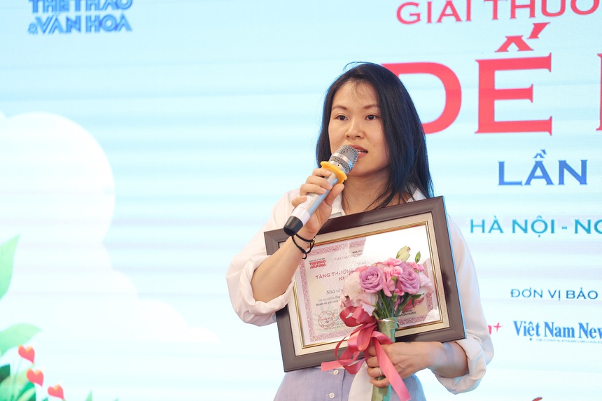 Trao giải thưởng Thiếu nhi Dế Mèn lần 5 - 2024: 'Tấn phong' nữ Hiệp sĩ Dế Mèn đầu tiên - Ảnh 2. Trao giải thưởng Thiếu nhi Dế Mèn lần 5 - 2024: 'Tấn phong' nữ Hiệp sĩ Dế Mèn đầu tiên - Ảnh 2.