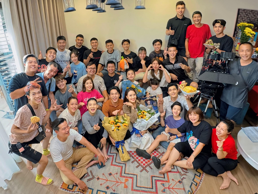 Hồng Diễm xả vai, Trương Thanh Long và Quang Sự ngậm ngùi chia tay 'Trạm cứu hộ trái tim' - Ảnh 2. Hồng Diễm xả vai, Trương Thanh Long và Quang Sự ngậm ngùi chia tay 'Trạm cứu hộ trái tim' - Ảnh 2.