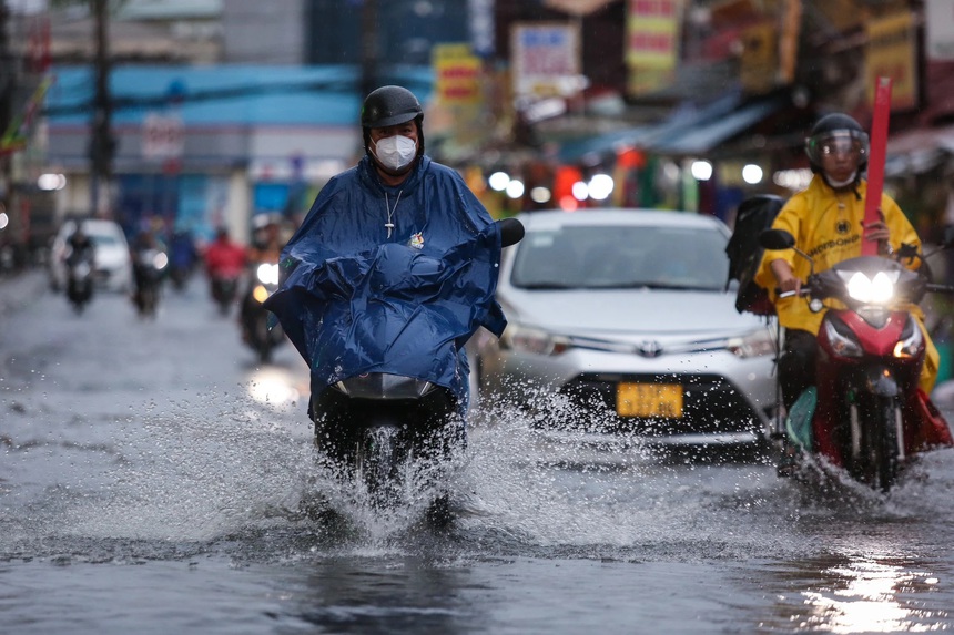 Bắc Bộ và Bắc Trung Bộ cục bộ có mưa to, Nam Bộ nắng nóng - Ảnh 1.