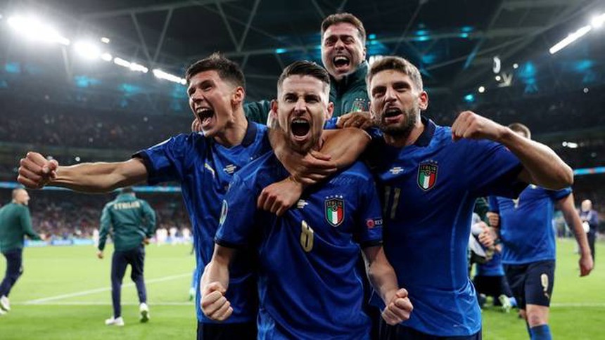 Mbappe sút hỏng penalty, Ronaldo cân bằng kỷ lục và những khoảnh khắc đáng nhớ của kỳ EURO 2020 - Ảnh 6.