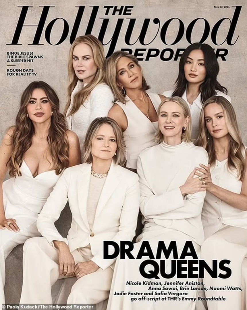 Lộng lẫy trên "The Hollywood Reporter", Jennifer Aniston, Nicole Kidman... là người đẹp không tuổi - Ảnh 1.