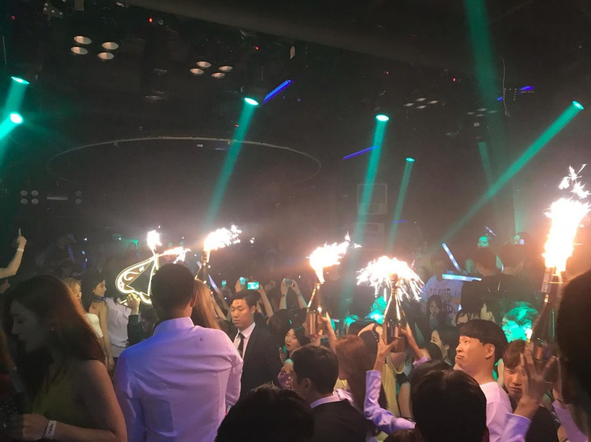 Influencer Hong Kong tiết lộ trải nghiệm gây sốc tại Burning Sun: "Tôi bất tỉnh sau khi uống rượu" - Ảnh 3. Influencer Hong Kong tiết lộ trải nghiệm gây sốc tại Burning Sun: "Tôi bất tỉnh sau khi uống rượu" - Ảnh 3.