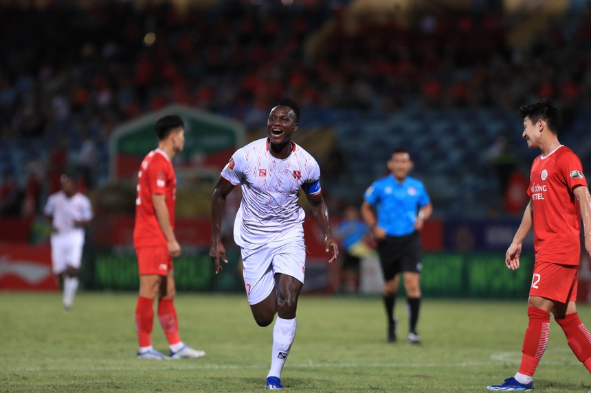 Ngoại binh lên tiếng, Thể Công Viettel ngược dòng nghẹt thở phút bù giờ trước Hải Phòng - Ảnh 2. Ngoại binh lên tiếng, Thể Công Viettel ngược dòng nghẹt thở phút bù giờ trước Hải Phòng - Ảnh 2.