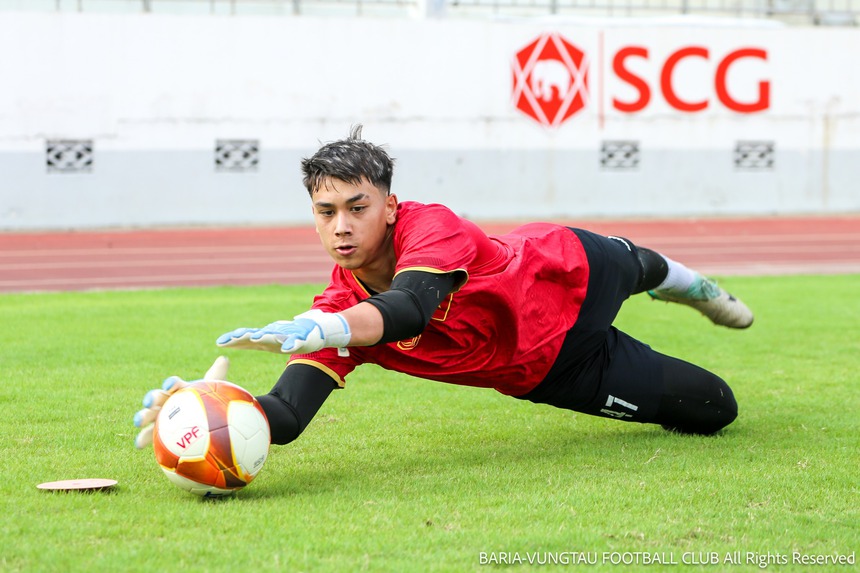 Tin nóng bóng đá Việt 31/5: Cầu thủ Việt kiều cập bến đội bóng Việt Nam, 'Ronaldo Trung Quốc' đối đầu tuyển trẻ Việt Nam - Ảnh 2.