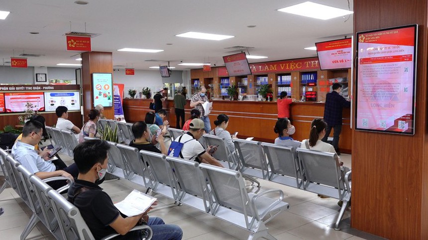 Hà Nội tiến tới ủy quyền cho 30 quận, huyện, thị xã cấp, đổi giấy phép lái xe - Ảnh 1.