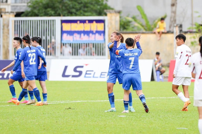 Tiền đạo tuyển quốc gia toả sáng, đại diện vùng Mỏ vào Top 3 - Ảnh 2.