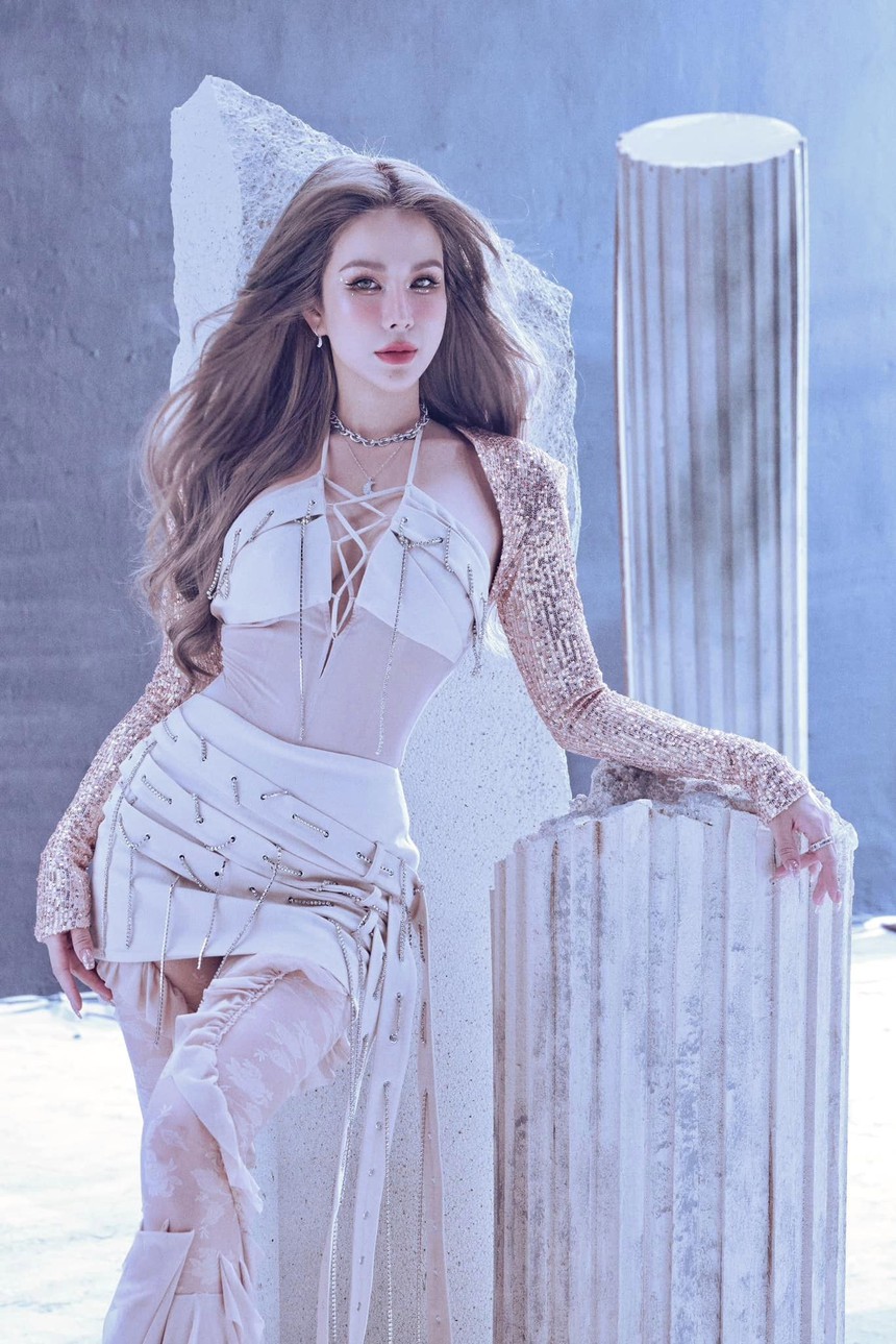 Đường tình duyên khác biệt của hội 'chị đẹp' nhóm LUNAS: Huyền Baby hạnh phúc viên mãn, Diệp Lâm Anh làm mẹ đơn thân  - Ảnh 8.