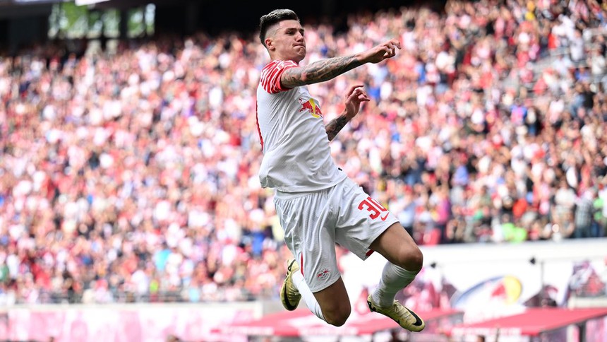 Benjamin Sesko: Tiền đạo sắp gia nhập Arsenal hứa hẹn sẽ 'soán ngôi' Haaland tại Premier League - Ảnh 2.