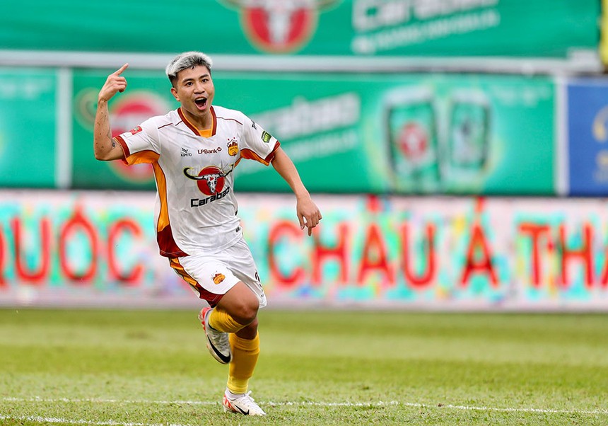 Ngôi sao HAGL khiến CĐV "lăn tăn" với HLV Kim Sang Sik  - Ảnh 3.