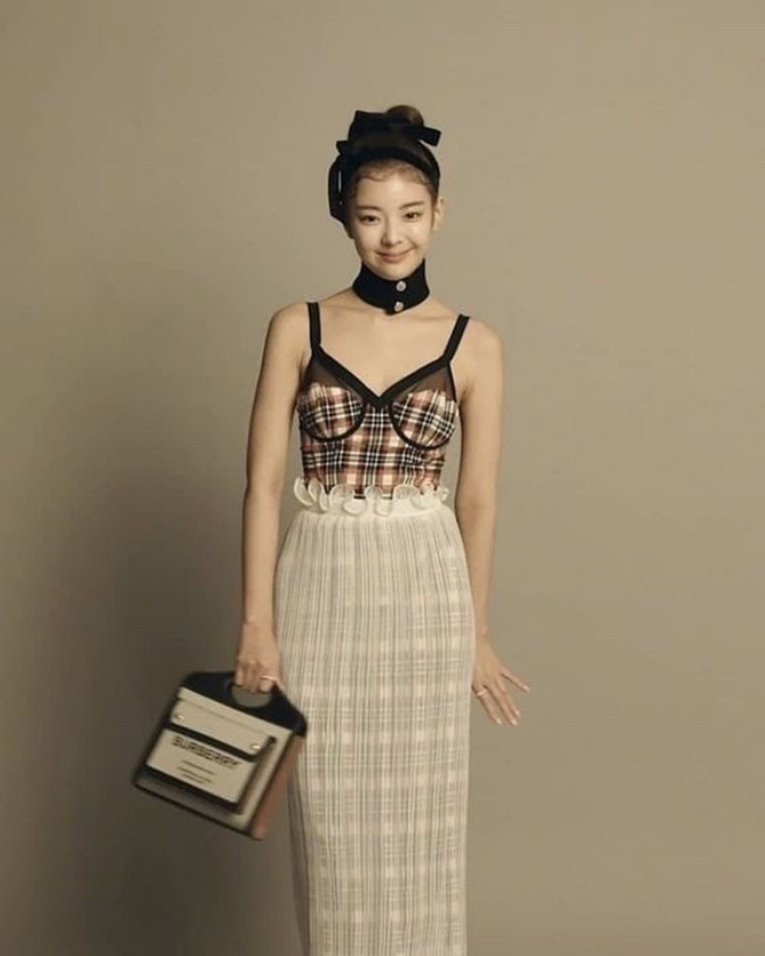 Blackpink, Red Velvet và ITZY đọ sắc khi diện cùng váy thiết kế - Ảnh 8. Blackpink, Red Velvet và ITZY đọ sắc khi diện cùng váy thiết kế - Ảnh 8.