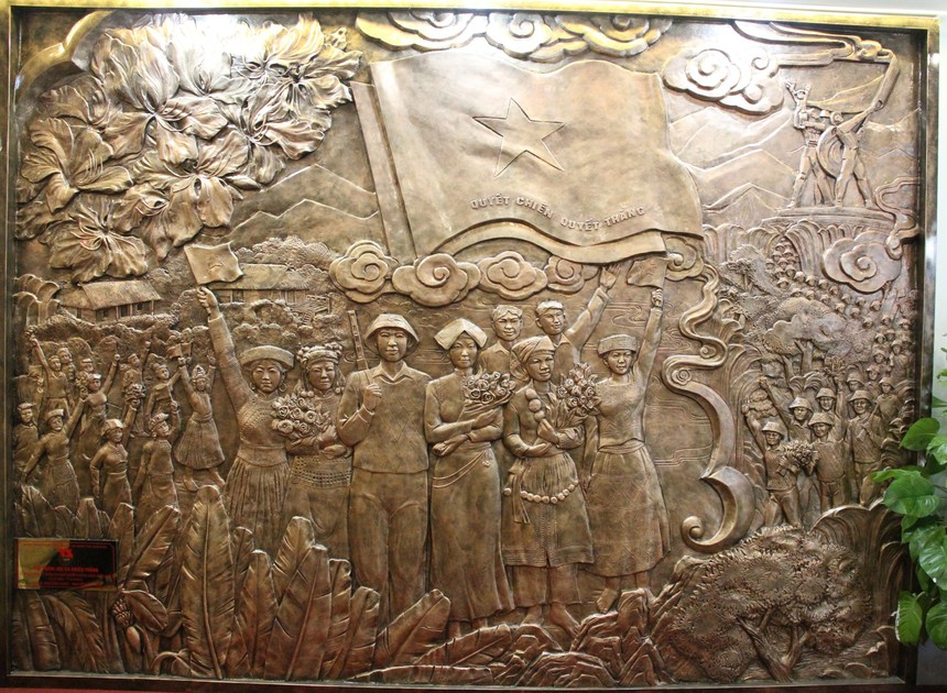 70 năm Chiến thắng Điện Biên Phủ: Khánh thành bức Phù điêu tác phẩm 'Bài ca chiến thắng' - Ảnh 2.