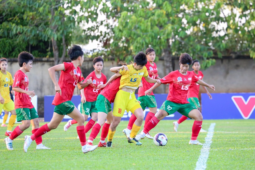 Sau Huỳnh Như lên tiếng ở trời Âu, Bích Thuỳ lại toả sáng ở giải quốc nội - Ảnh 4. Sau Huỳnh Như lên tiếng ở trời Âu, Bích Thuỳ lại toả sáng ở giải quốc nội - Ảnh 4.