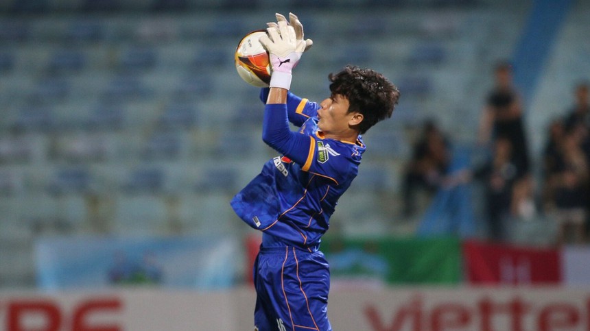 Được Filip Nguyễn khen ngợi, thủ môn Bùi Tiến Dũng đáp trả đầy bất ngờ - Ảnh 2.